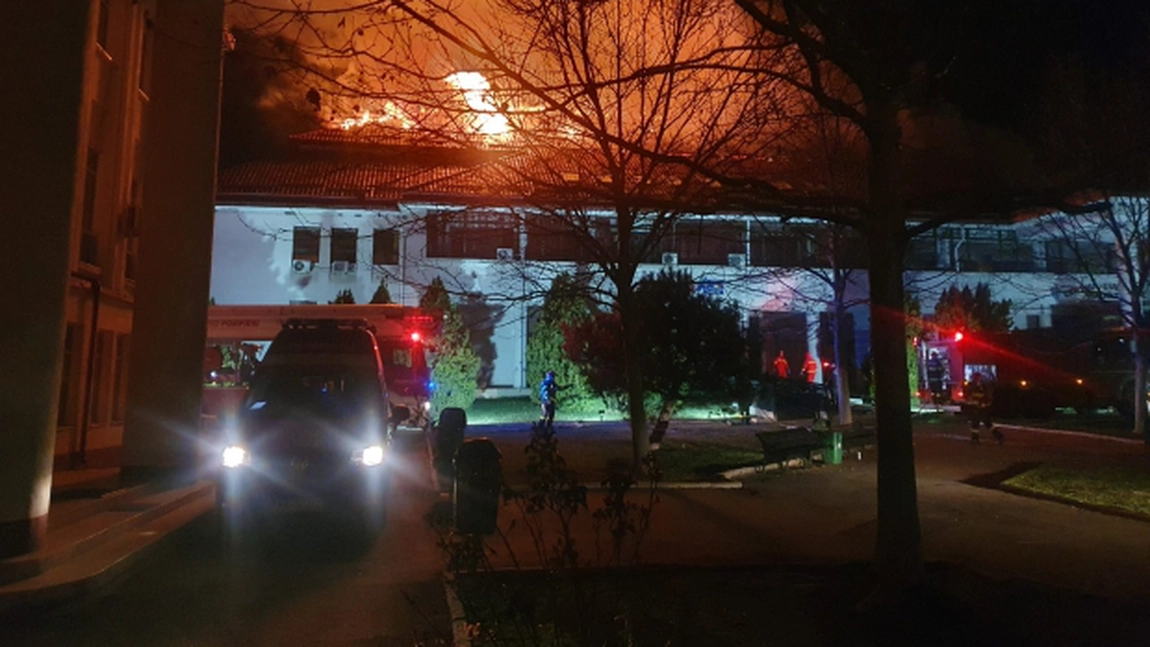 Incendiu puternic în județul Ilfov. Judecătoria Cornetu a ars ca o torță - FOTO, VIDEO
