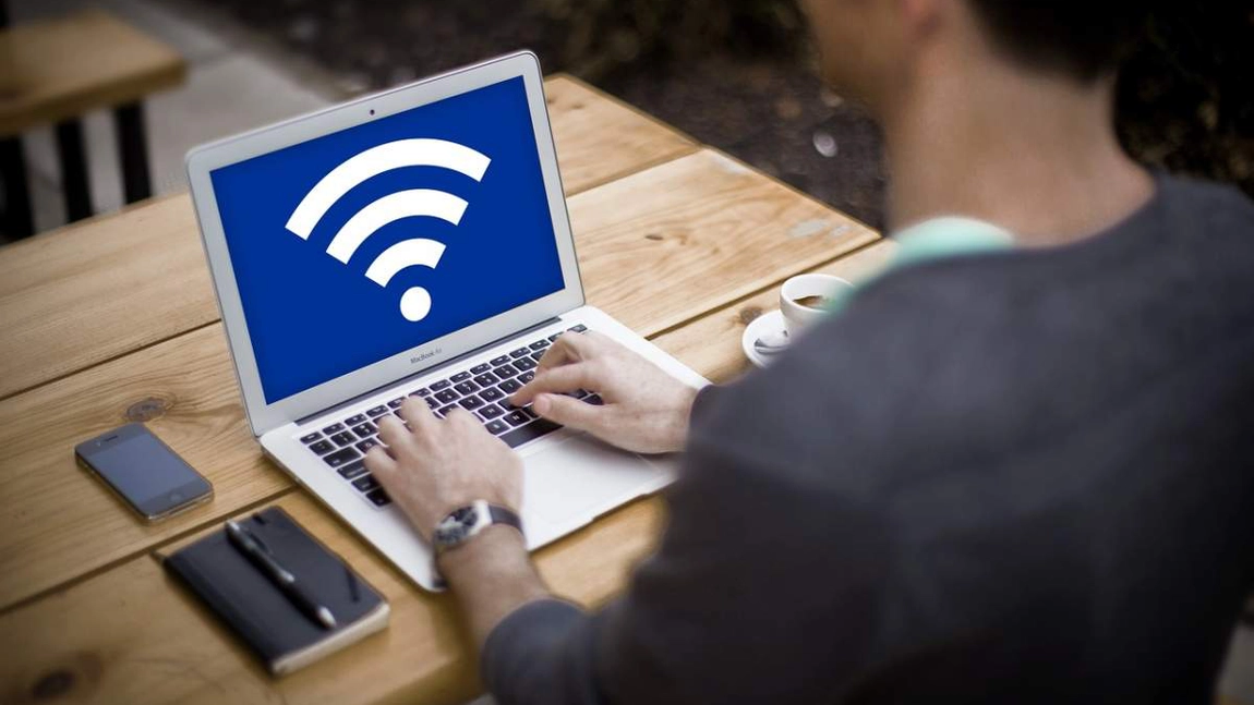 Un student de origine rusă a fost arestat după ce și-a shimbat numele la rețeau de Wi-Fi. Băiatul a arătat susținere pentru Ucraina