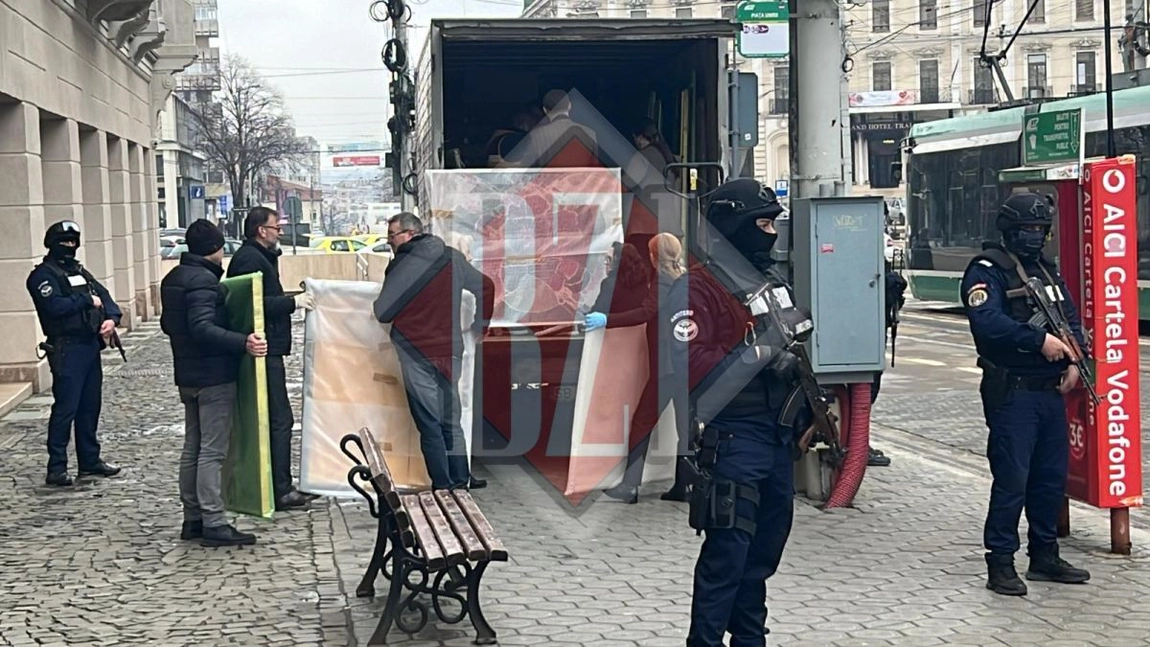 Cunoscuta expoziție de la Palatul Braunstein s-a încheiat. Tablourile de milioane de euro au fost luate, sub ochii jandarmilor - FOTO, VIDEO