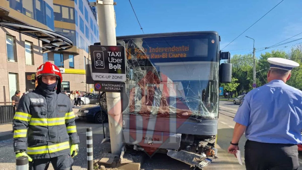 Patru persoane au fost rănite în urma coliziunii dintre un autobuz și un autoturism, la Iași. Traficul se desfășoară cu dificultate - GALERIE FOTO, VIDEO, UPDATE
