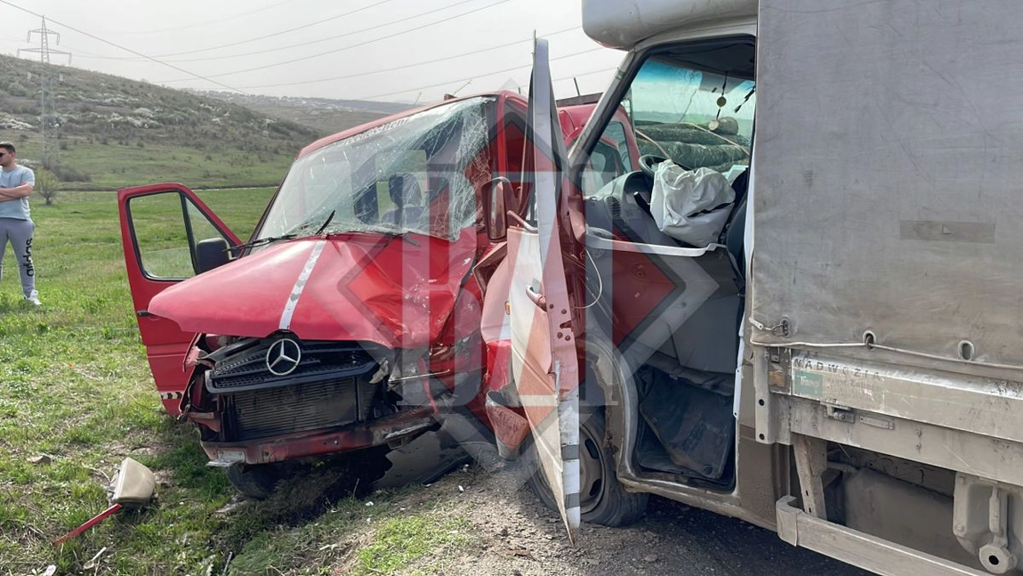 Accident rutier la Iași. Două autoturisme au intrat în coliziune - FOTO, UPDATE, VIDEO