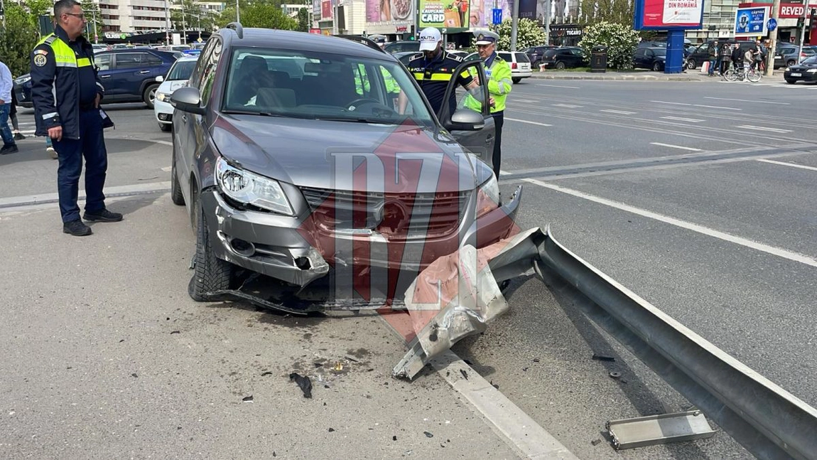 Accident rutier în Tudor Vladimirescu! Unui șofer i s-a făcut rău la volan și a intrat cu mașina într-un pod - EXCLUSIV, FOTO, VIDEO