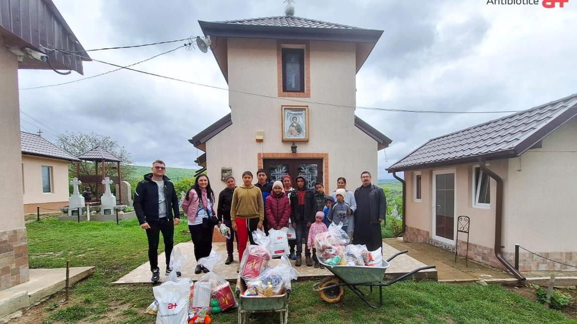 Bucurii de Paște pentru familii cu 8-9 copii, oferite de Fundația „Antibiotice – Știință și Suflet” - FOTO