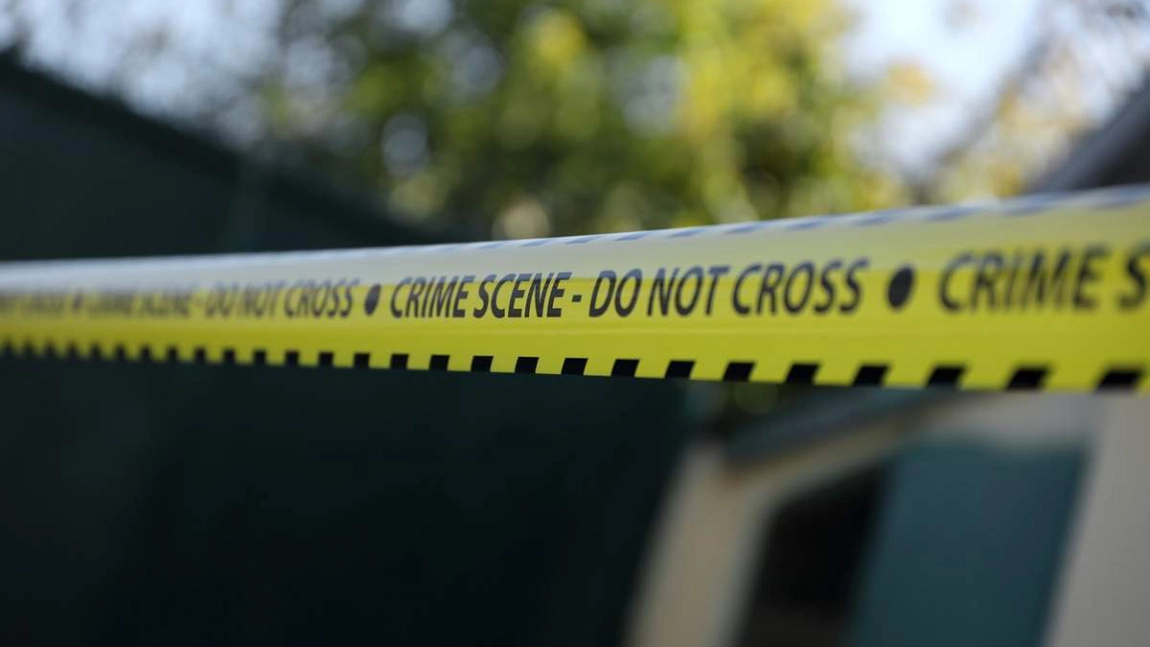 Un adolescent de 12 ani a fost găsit decedat în podul casei, după patru ani de la dispariția sa. Mama acestuia s-a stins din viață în timp ce îl aștepta acasă