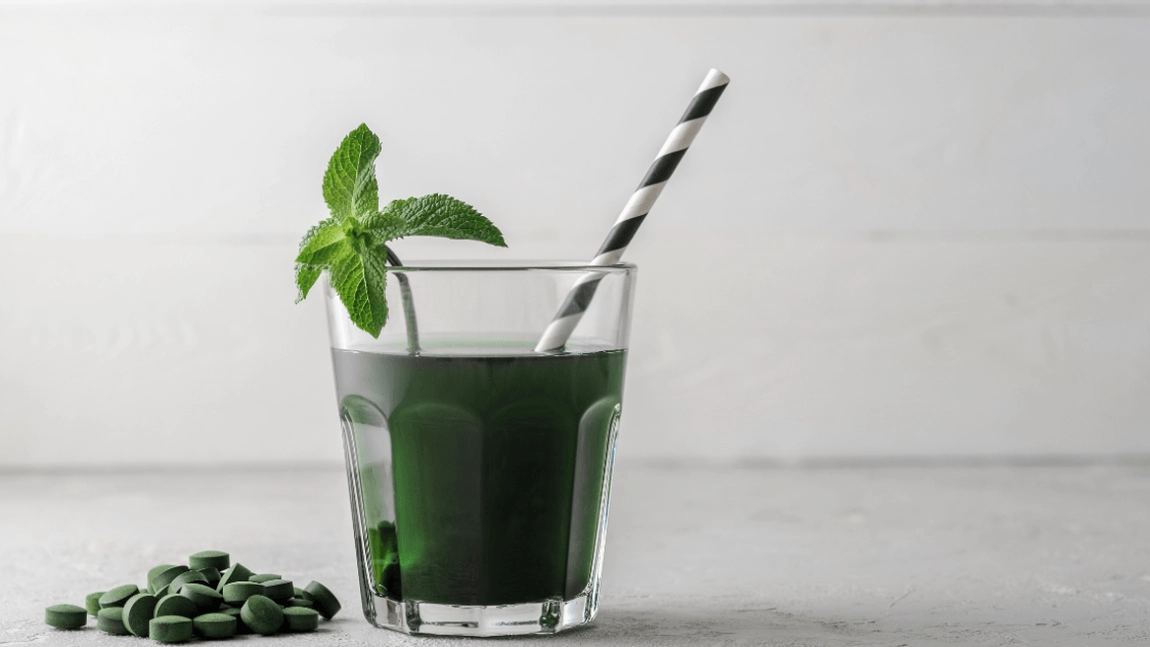 Clorofila lichidă, o sursă de vitalitate! Beneficiile plantelor verzi pentru organismul uman