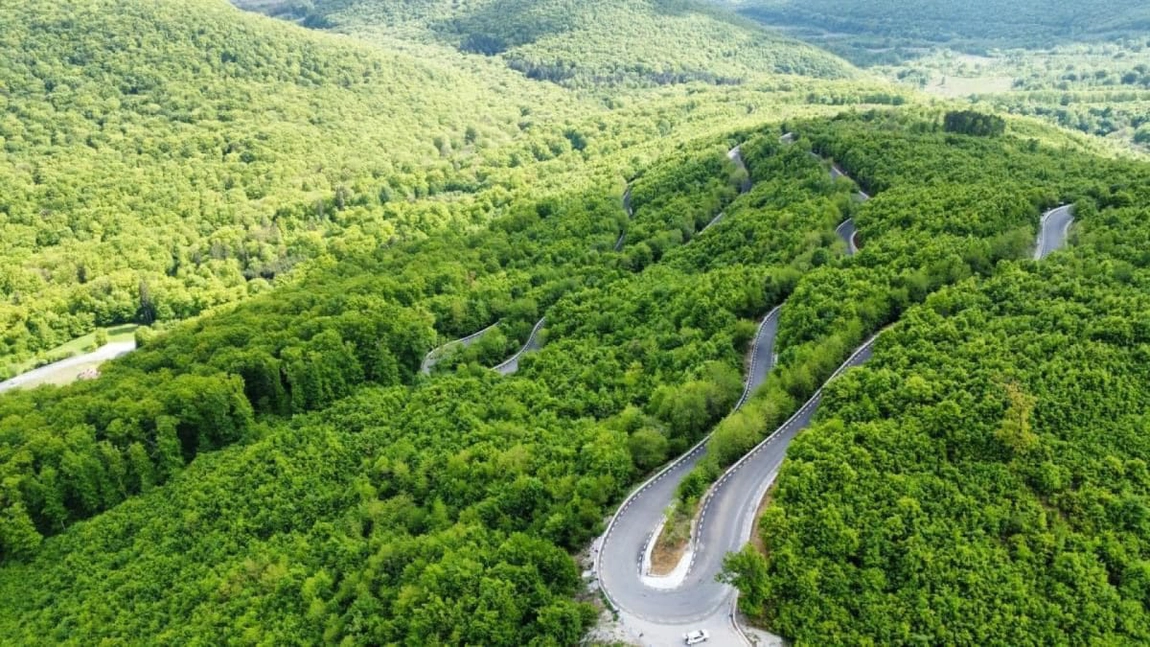 A fost deschis drumul mult așteptat de români. Iată cum arată șoseaua spectaculoasă