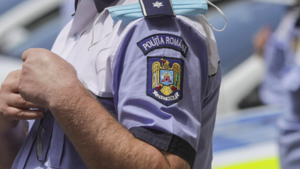 O româncă întoarsă din străinătate a fost prinsă când încerca să mituiască un polițist cu 20 de euro. Ce pedeapsă a primit de femeie