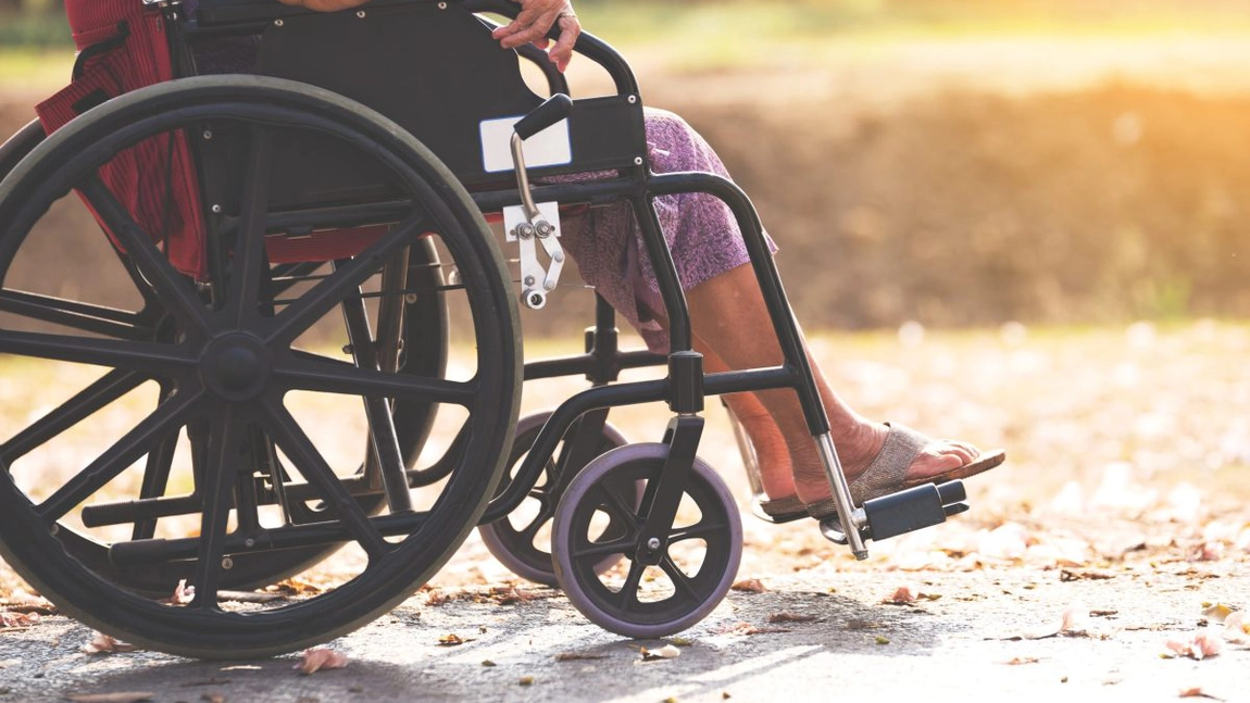 Se schimbă legea pentru pensia de invaliditate. Ce trebuie să știe românii cu handicap