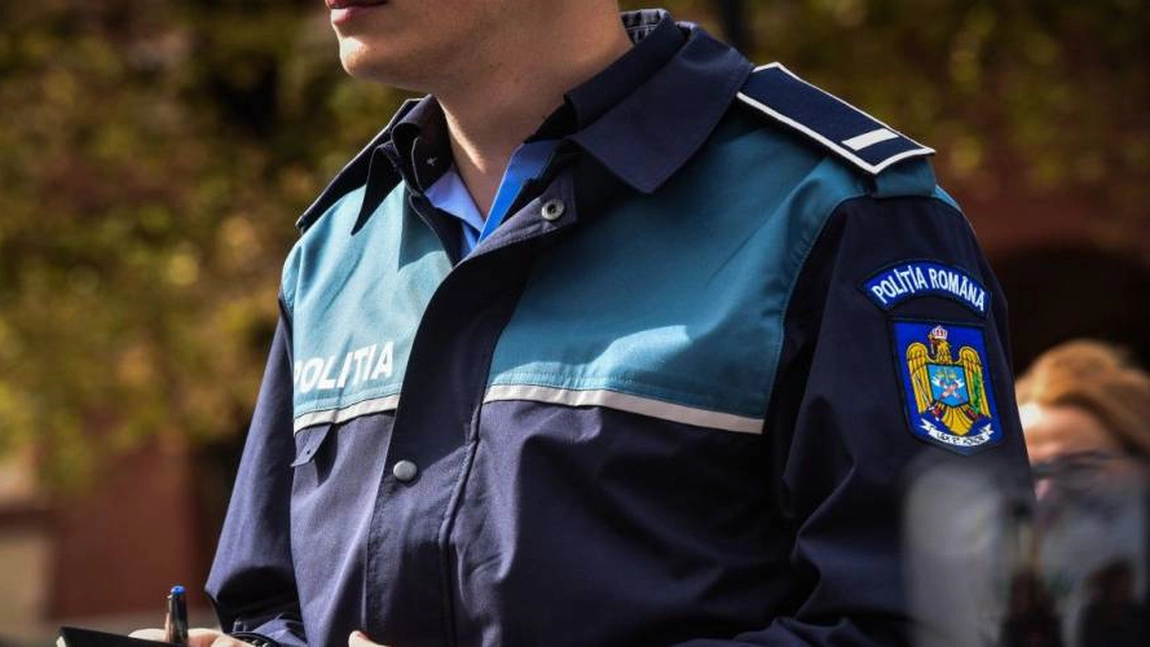 Situație jenantă la Botoșani! Un polițist a cheltuit banii furați de hoți de la un bătrân