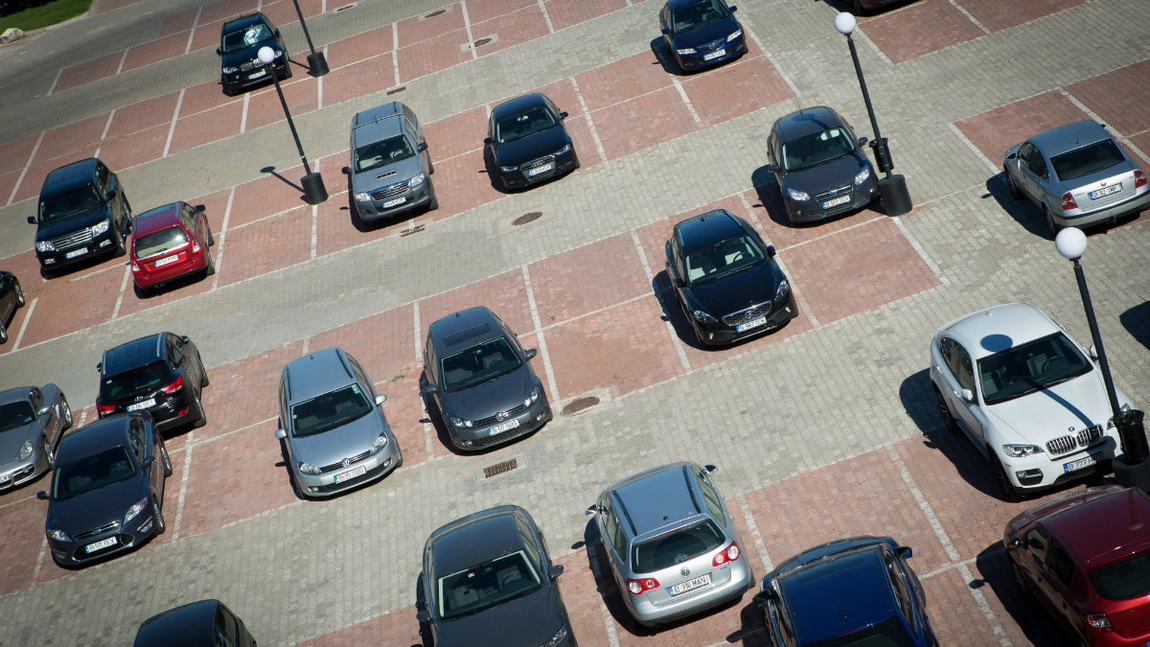 Schimbări radicale pe piața auto! Românii renunță la aceste autoturisme