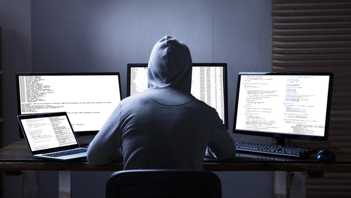 Fiți atenți la fraudele online! Infractorii cibernetici nu țin cont de Sărbătorile Pascale!