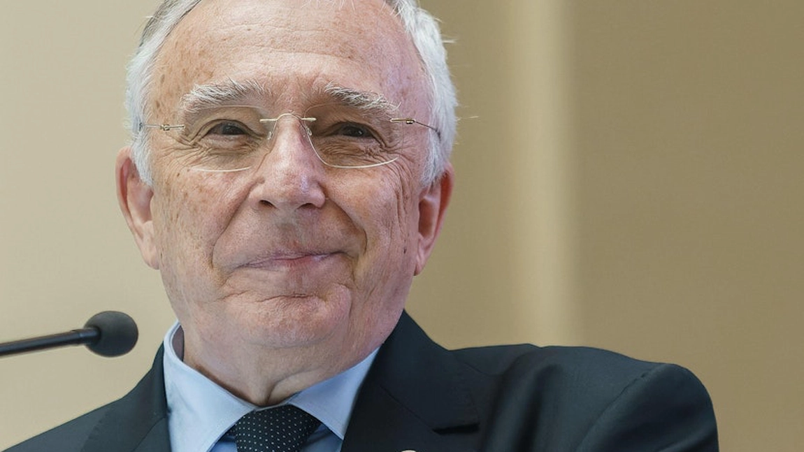 Se îngheaţă salariile bugetarilor în 2025? Mugur Isărescu: „Unde e lege, nu e tocmeală!