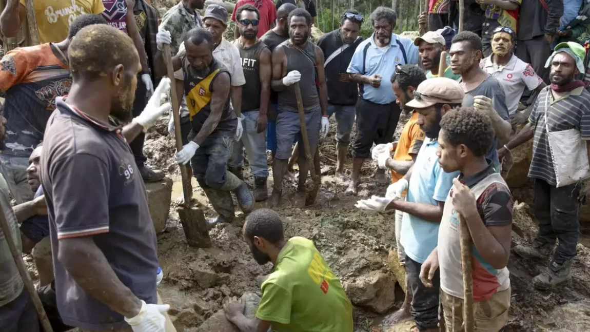 Mii de persoane evacuate în Papua Noua Guinee, după ce peste 2.000 de oameni au fost îngropați de vii