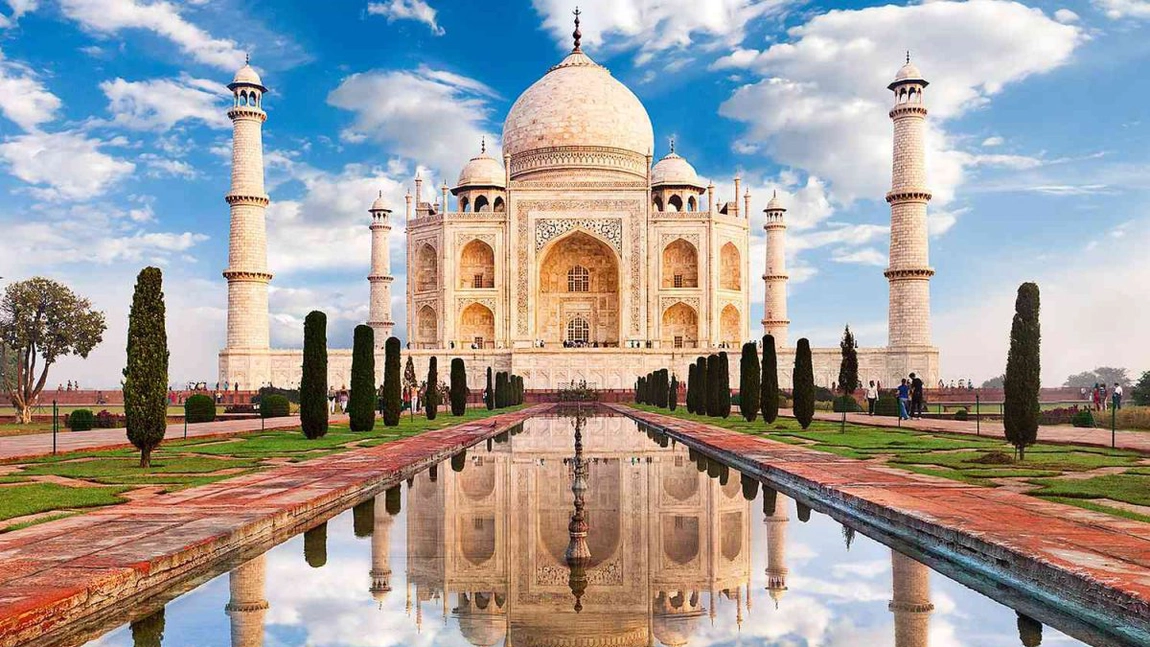 Povestea de iubire de la Taj Mahal, India. Un monument construit de împăratul Shah Jahan pentru cea mai iubită soție a sa