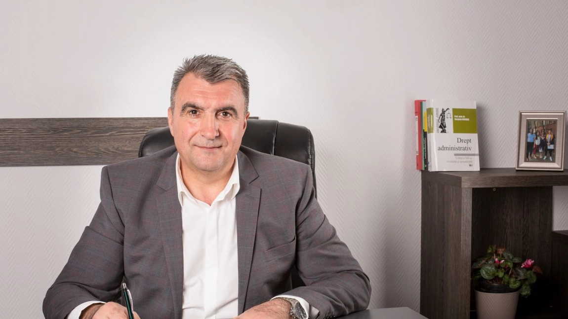 Virgil Pîrvulescu are CV-ul falsificat și mai multe funcții publice pentru voturi