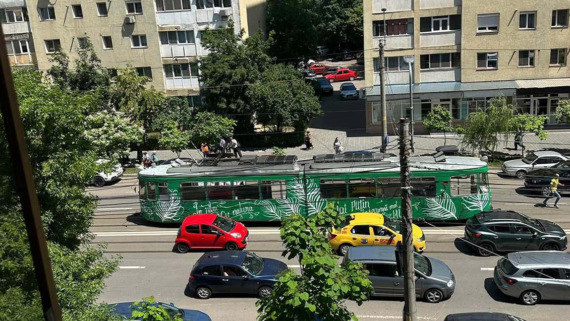 Accident rutier în Alexandru cel Bun. O bătrână a fost lovită de tramvai. A vrut să se sinucidă - FOTO, UPDATE, VIDEO