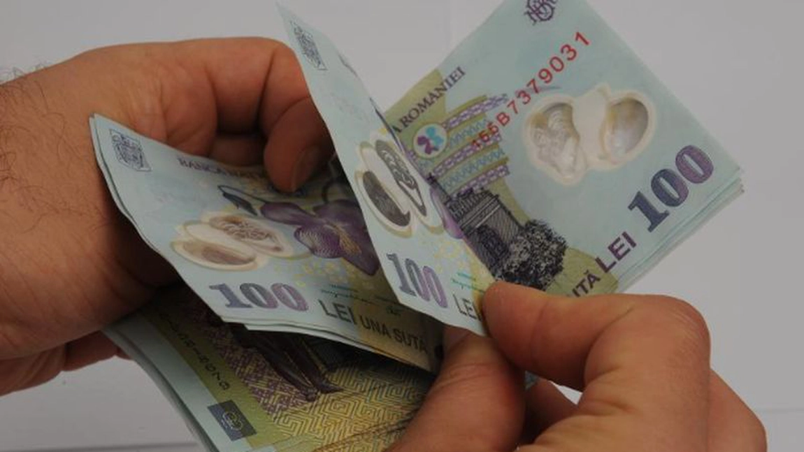 Acești angajaţi vor primi salarii cu 50% mai mici! Premierul Marcel Ciolacu a anunţat şi concedieri!