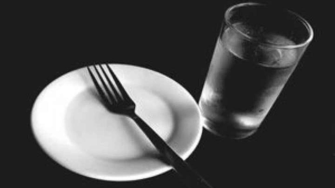 Ce boli vindecă postul cu apă? Beneficii dar și contradicții dacă ții acest regim