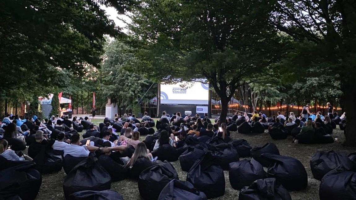 Săptămâna aceasta se redeschide cinematograful în aer liber! Afacerea de succes este a unei tinere de 24 de ani, din Iași - FOTO