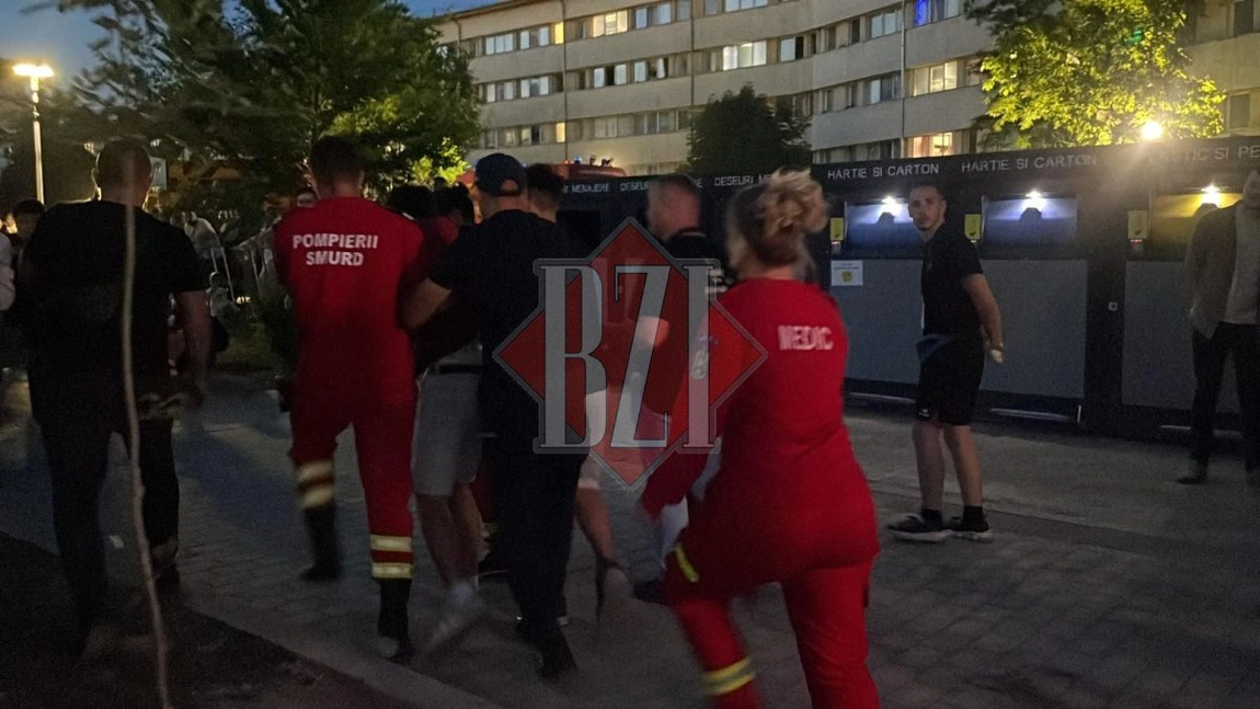 Panică la concertul din Tudor Vladimirescu! Unui băiat i s-a făcut rău și a căzut din picioare - FOTO/VIDEO