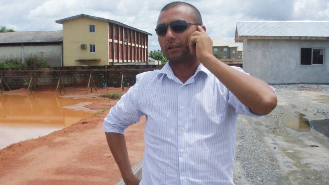 El este ieșeanul care este păzit 24 de ore din 24 de șase gărzi de corp înarmate cu mitraliere. Ce meserie are și cum a ajuns să fie unul dintre cei mai importanți lideri? - FOTO