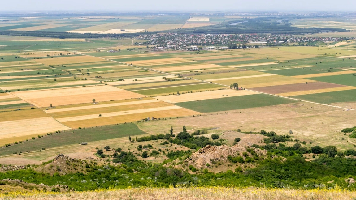 Lege nouă pentru proprietari! Ce sunt obligați să facă dacă vor să vândă un teren