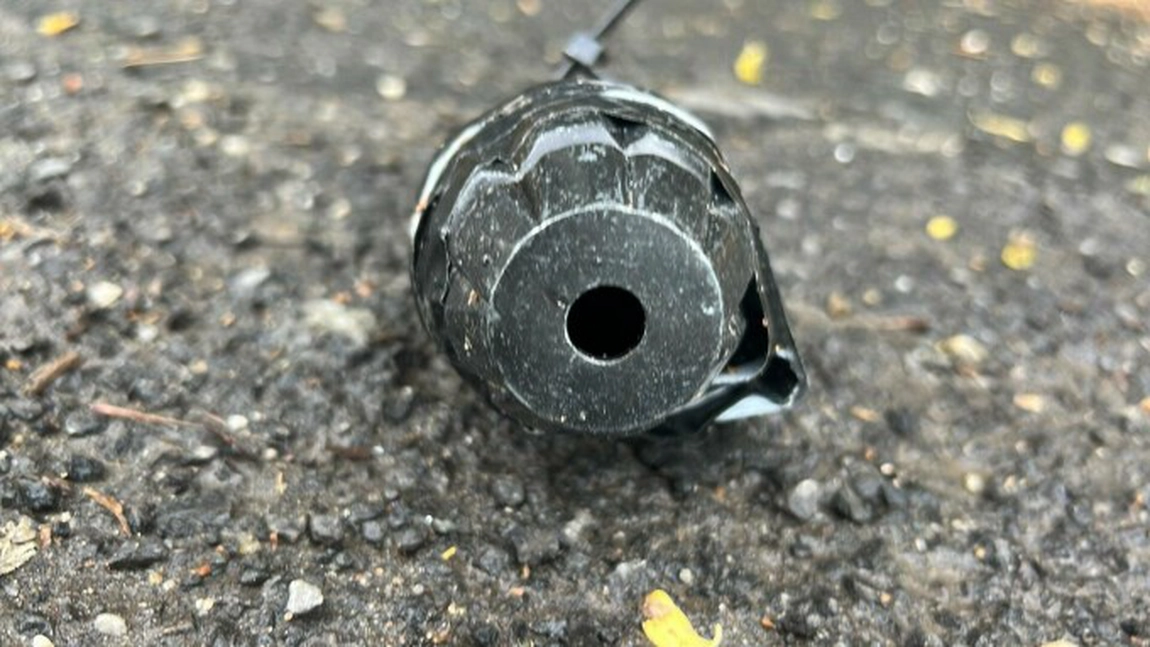 Alertă la București. Macheta unei grenade, găsită la domiciliul mamei Andreei Tonciu. Sora vedetei a aruncat-o în stradă