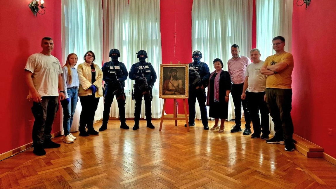 Premieră la Iași! O creație a celebrului artist italian Tiţian, păzită cu mitralierele de jandarmi - GALERIE FOTO