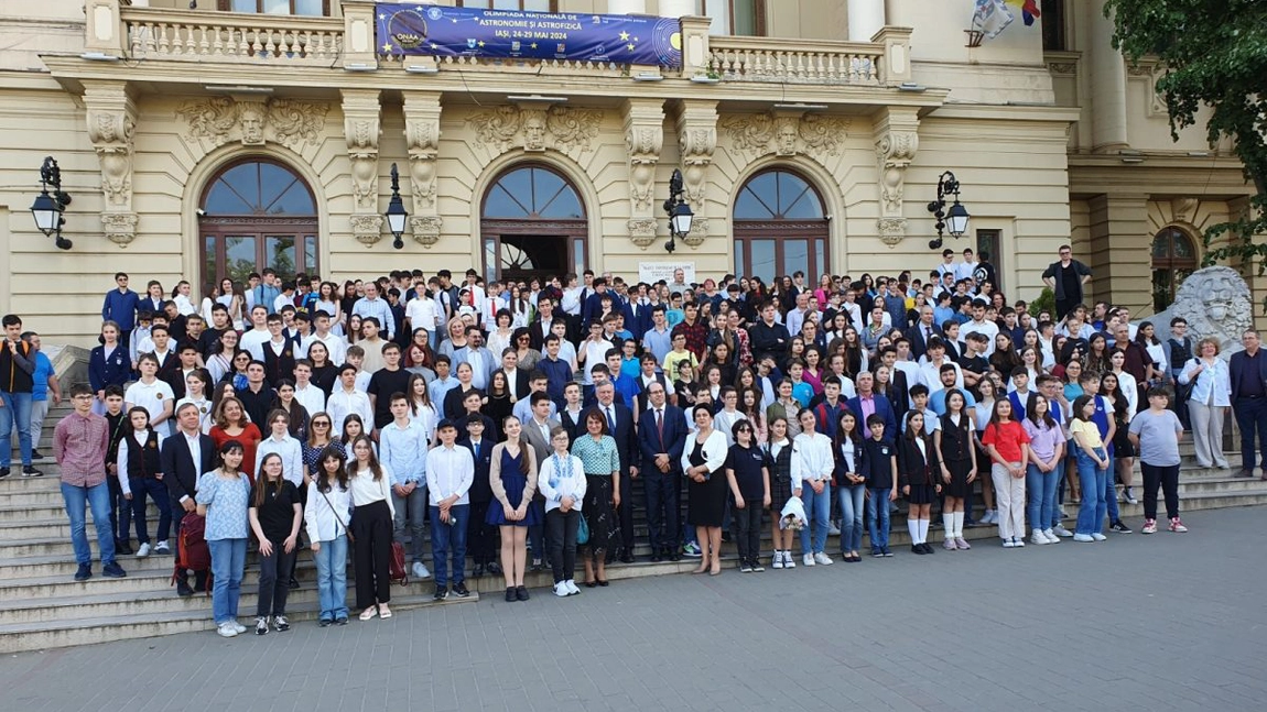 Premii pentru elevii ieșeni pasionați de geografie, care au obținut premii și mențiuni la etapele județene ale Olimpiadei de Geografie și la Concursului Național Terra - FOTO
