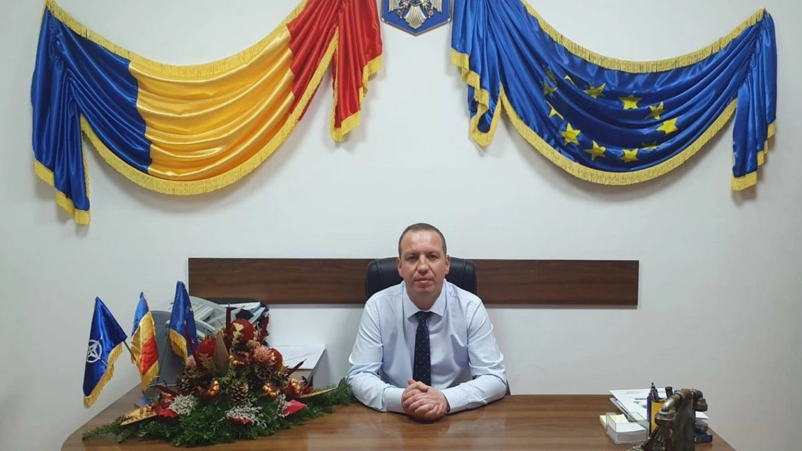Scandal imens la o primărie din Iași! O femeie se chinuie de patru ani să intre în posesia unui teren obținut definitiv în instanță: „Primarul m-a făcut nesimțită și m-a dat afară din birou”