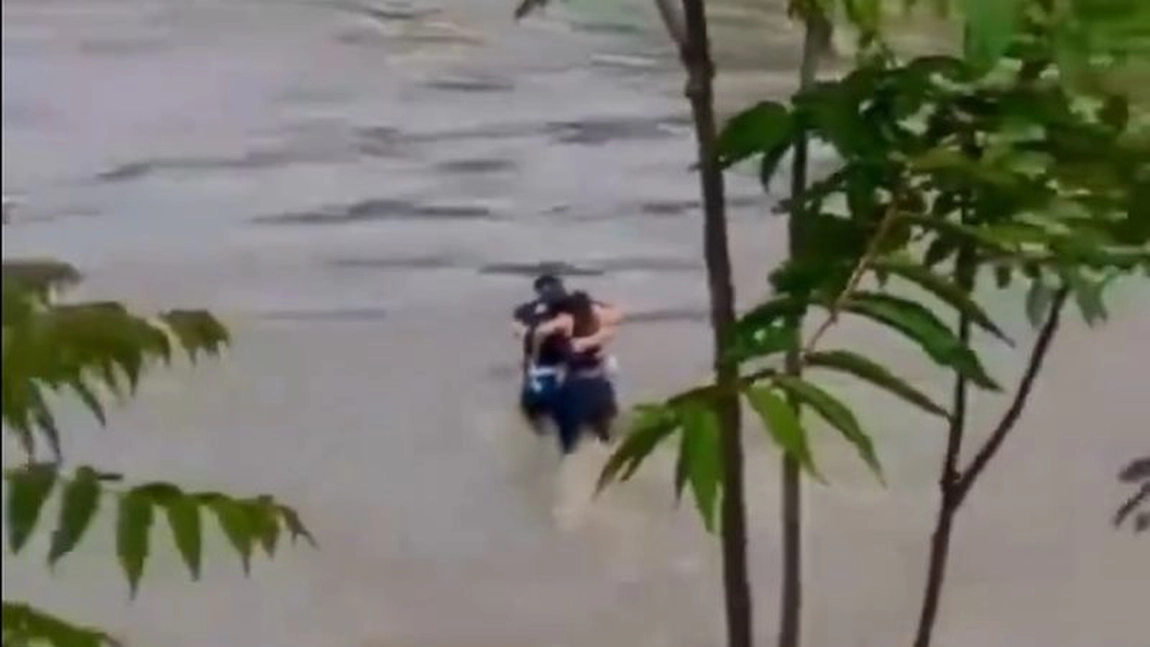 Trei tineri români au fost luați de apele râului Natisone. Operațiune uriașă de salvare în Italia - VIDEO