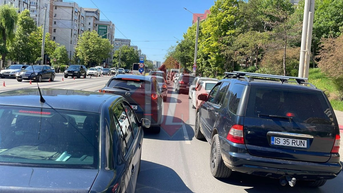 Iașul este paralizat! În tot orașul se circulă bară la bară: 