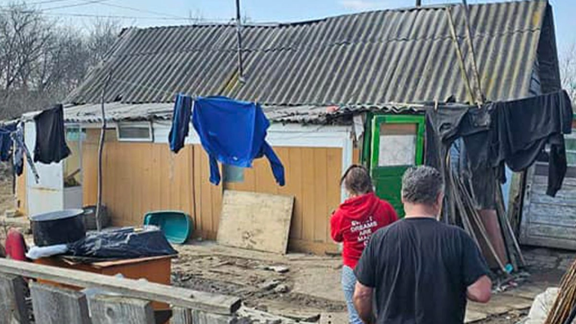 Dramă fără margini, pentru trei frați din Ruginoasa! Mama lor e grav bolnavă, iar ei riscă să rămână pe drumuri: „Își dorește să nu fie pierduți prin centre de plasament” - FOTO