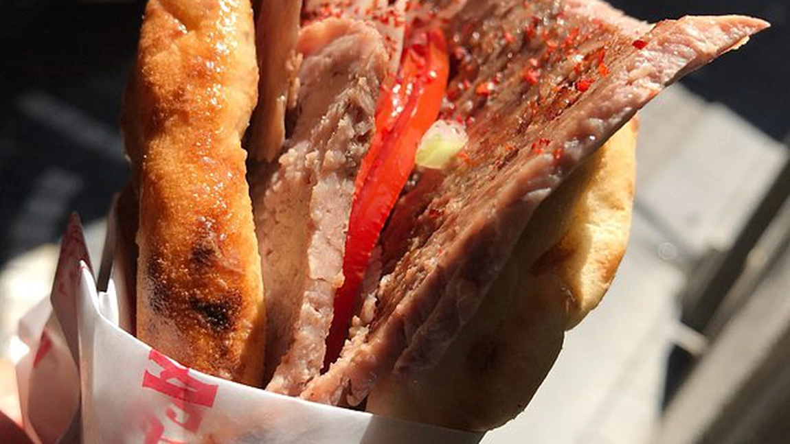 Cât a plătit un român pentru un kebab în Marele Bazar: „E hoție pe față!“