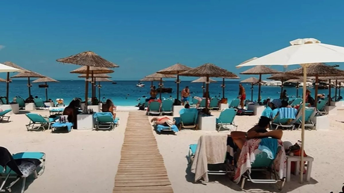 Cât costă un șezlong în Thassos în 2024. O româncă a rămas uimită când a aflat suma pe care trebuie să o plătească