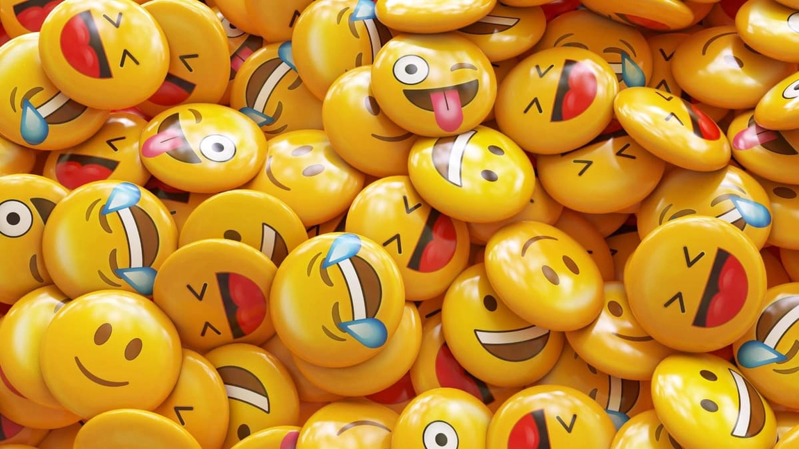 Istoria interesantă a emoticoanelor: ce semnificație au și de unde provin?