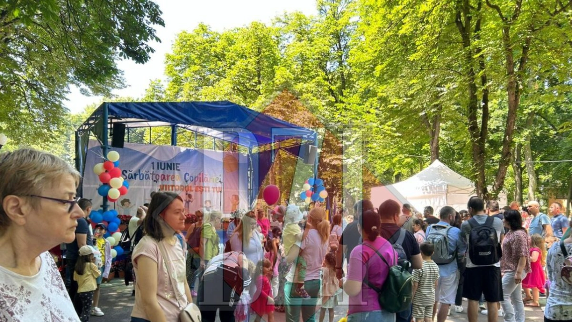 Ziua copilului este sărbătorită în Parcul Expoziției, din Iași. Copiii desenează pe asfalt cu cretă colorată - FOTO