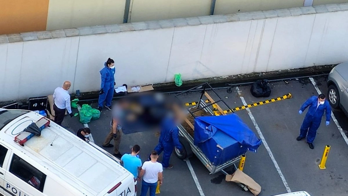 Crimă înfiorătoare în România! Trupul unei femei a fost găsit într-o valiză acoperită cu nisip
