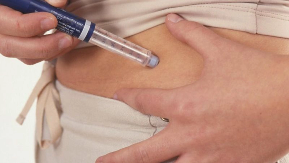 Injecții de slăbit. Tot ce trebuie să știi despre riscurile la care te supui