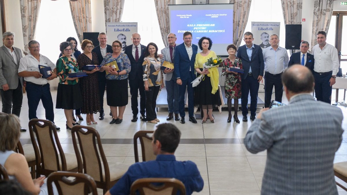 Liberalii ieșeni au premiat excelența în educație la Hârlău și Târgu Frumos: Am corectat o nedreptate făcută de ani de zile administrația de stânga