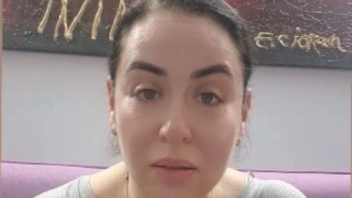 Oana Roman ar fi fost șantajată de Marius Elisei. Vedeta se plânge că fostul soț i-a furat telefonul