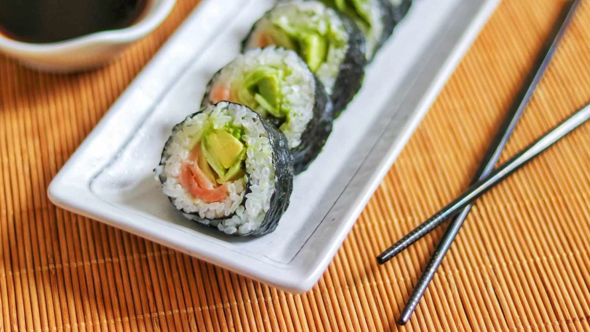 Ce este orezul pentru sushi și cum se poate obține? Rețetă delicioasă de sushi