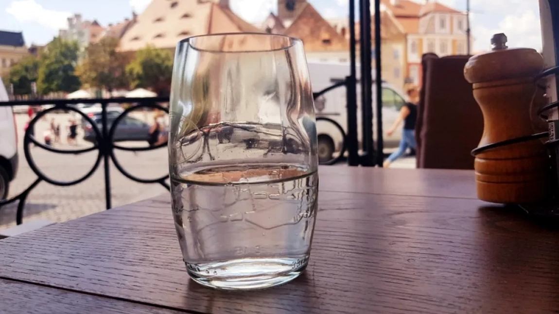 Restaurantele sunt obligate să facă asta, dar nu vor! „Costă și serviciul și paharul!”