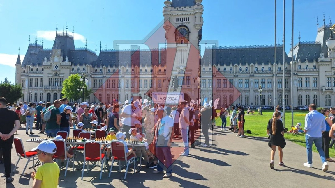 A început cel mai mare concurs de șah pentru copii din Europa. S-au adunat 2.000 de concurenți în fața Palatului Culturii