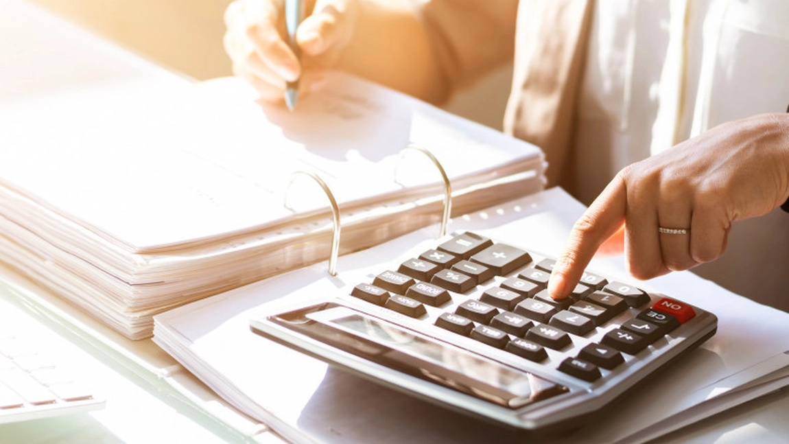 Se vor majora taxele și impozitele. Iată cine va trebui să scoată mai mulți bani din buzunare