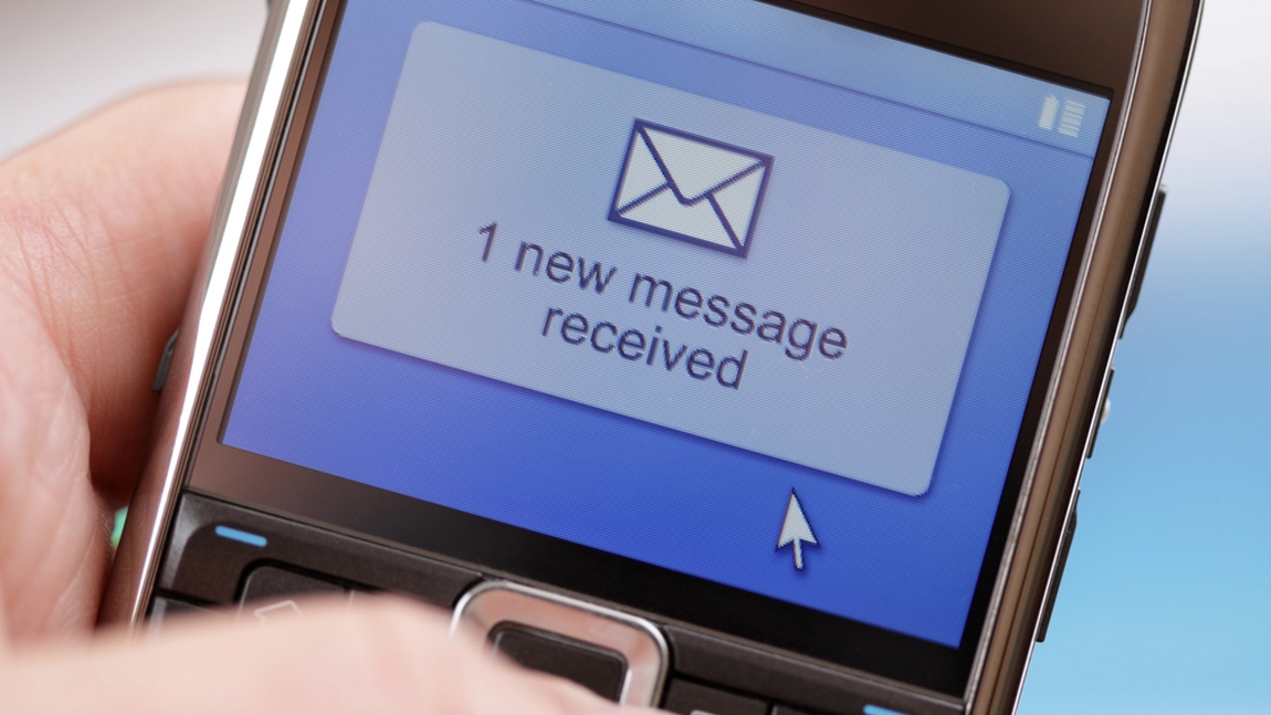 Scandal în ziua votului, la Pașcani. Oamenii sunt chemați la vot prin intermediul SMS-urilor