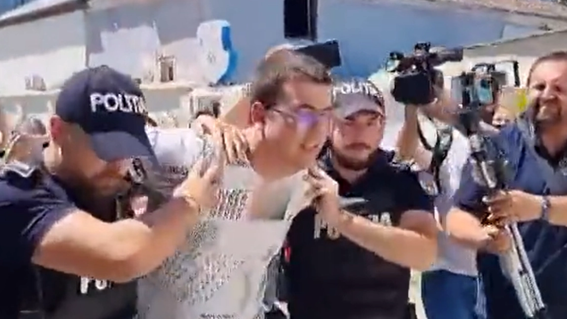 Dialog șocant între un reporter și studentul ce și-a incendiat profesorul: 