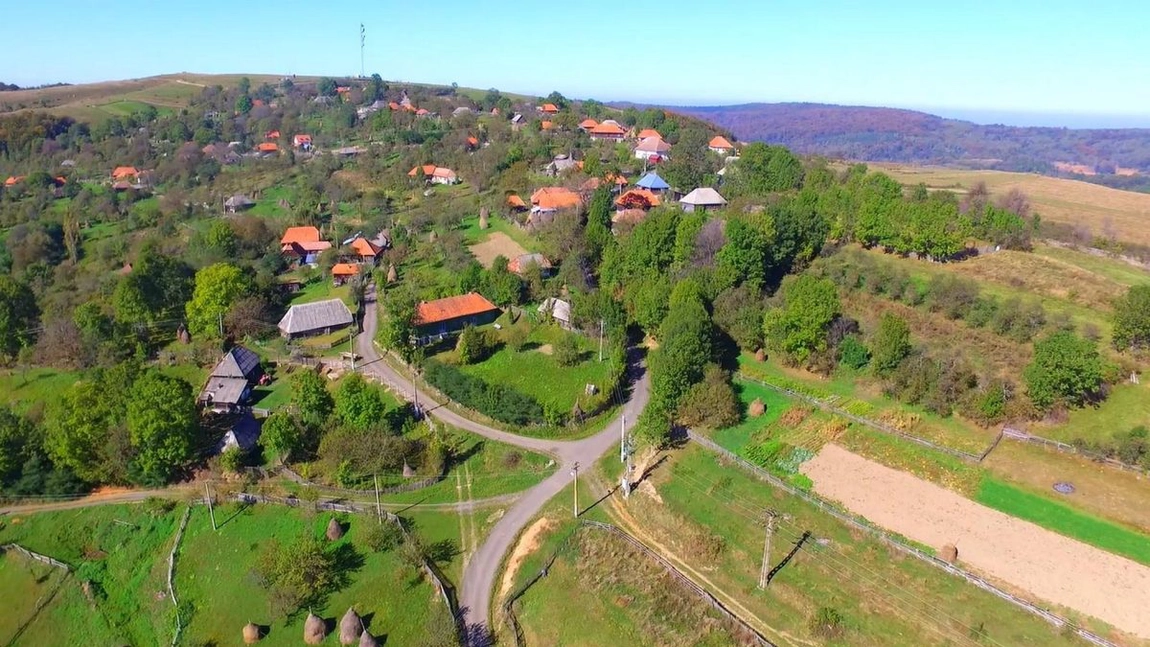 Toți vor să își cumpere casă aici pentru că nu vor avea vecini! Iată cât costă o locuință