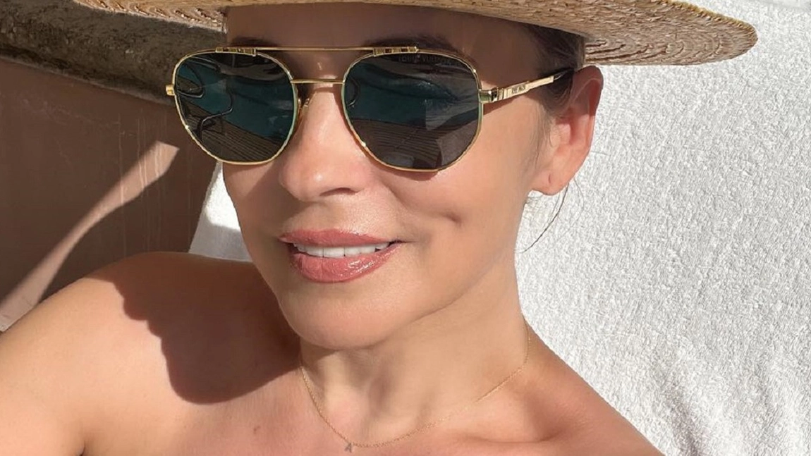 Andreea Marin a întors toate privirile, îmbrăcată în costum de baie! La aproape 50 de ani, arată senzațional
