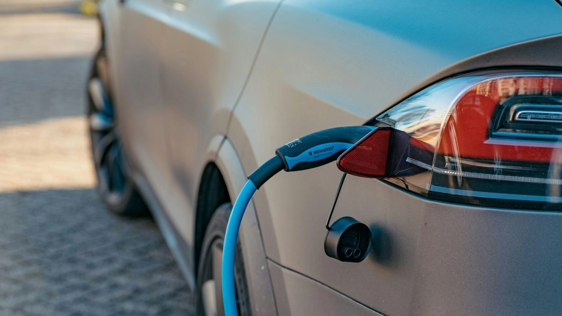 Cum să nu fiți înșelat atunci când cumpărați un vehicul electric la mâna a doua?